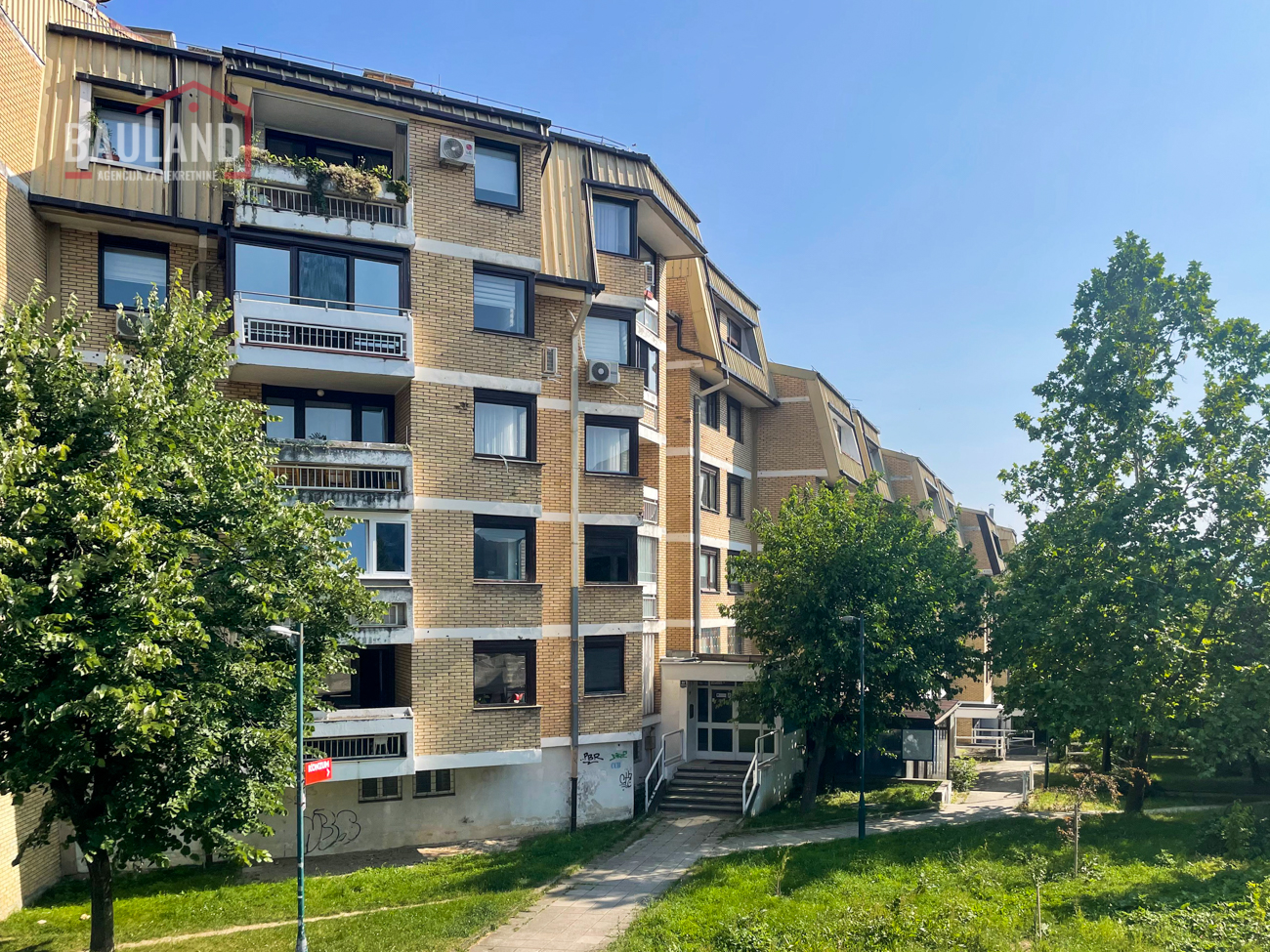 Prostran četverosoban stan s pogledom na Sarajevo - Breka, 93 m²