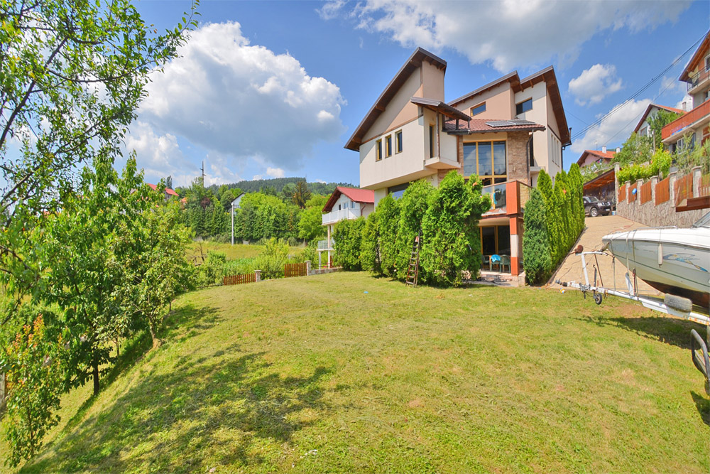 PRODAJE SE MODERNA VILLA